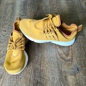 NIKE Super Comfy Limited Edition/Color Presto